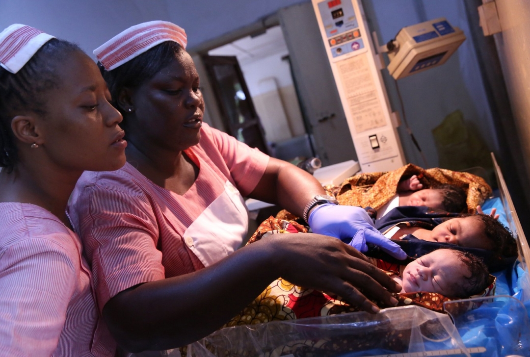 Salud materna, neonatal e infantil en cuatro comunidades de Kono, Sierra Leona